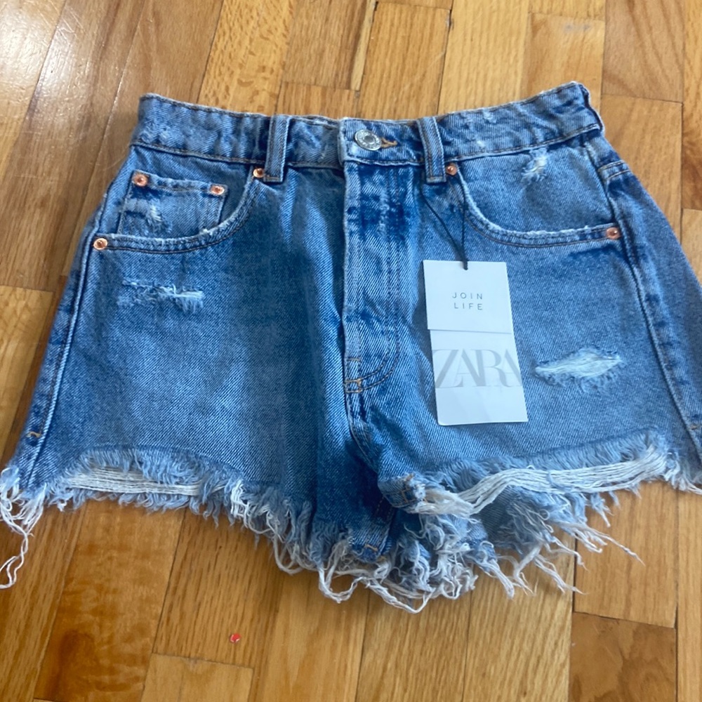 Women’s Zara Jean shorts. Blue. Size 0